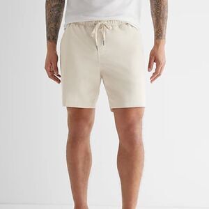 Express Men's Shorts cream color, size Medium‎ nwt